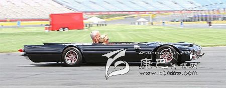 世界上最“扁”的汽車(chē) 躺著開(kāi)！