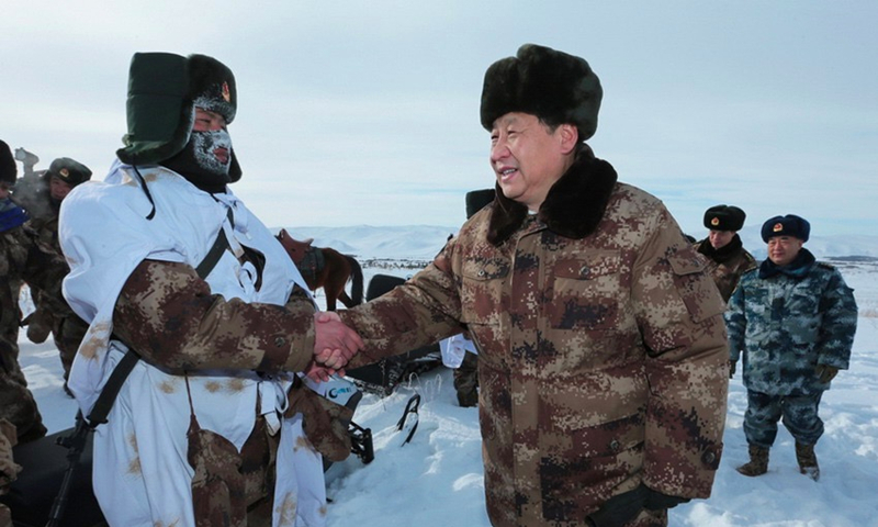 2014年1月26日，習(xí)近平總書記春節(jié)前夕冒嚴(yán)寒踏冰雪慰問邊防官兵。