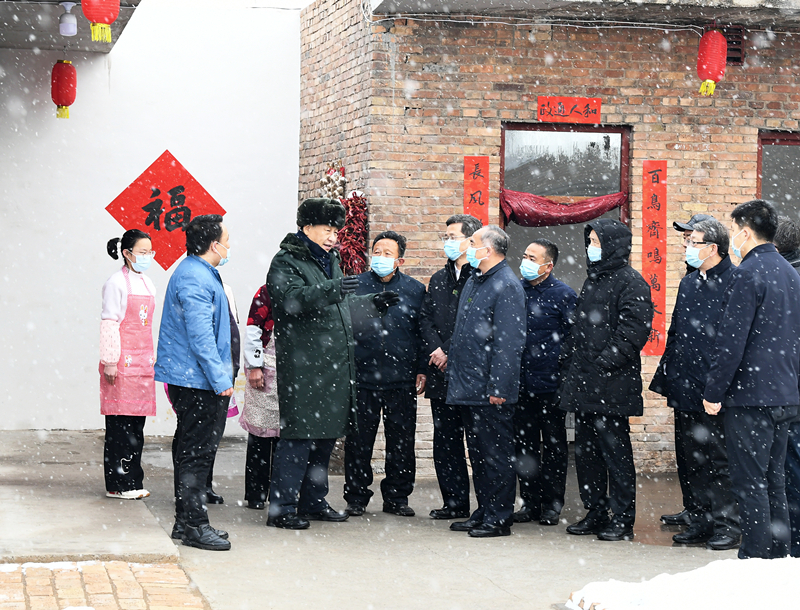 2022年1月26日，習(xí)近平總書記在山西霍州馮南垣村受災(zāi)村民師紅兵家看望。