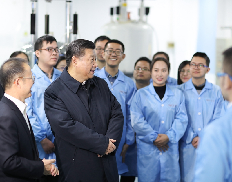 2019年1月17日，習(xí)近平在天津南開大學(xué)元素有機化學(xué)國家重點實驗室同師生親切交流。